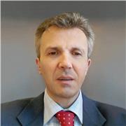 Insegnante esperto in tecniche di elaborazione digitale in Photoshop